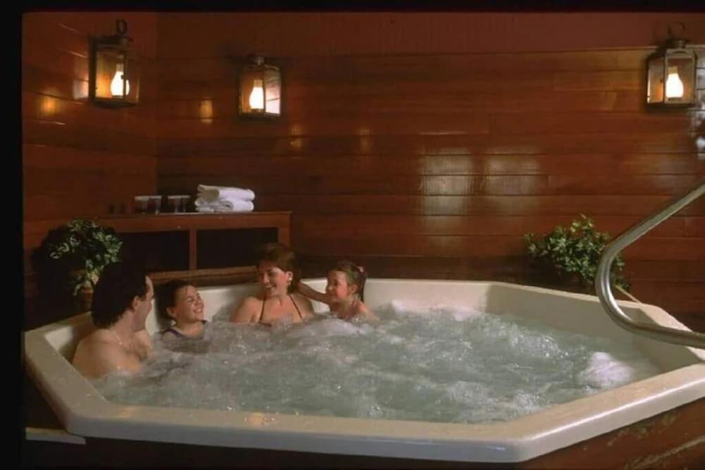 Gorgeous 1St Fl Mtn View Jiminy Suite Sleeps 4 Ski On Off Ханкок Екстериор снимка